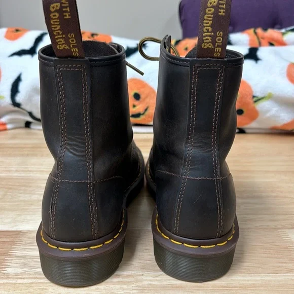 Martens 1460 CRAZY HORSE LEATHER LACE UP BOOTS BROWN — Men's